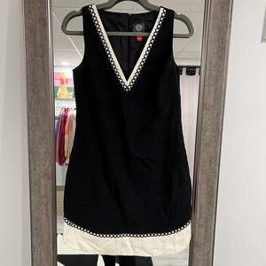 Vince Camuto V-Neck Shift Mini Dress Black White Size 2